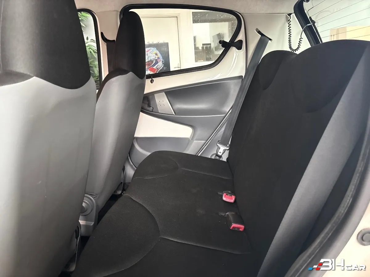 Toyota Aygo - photo 16