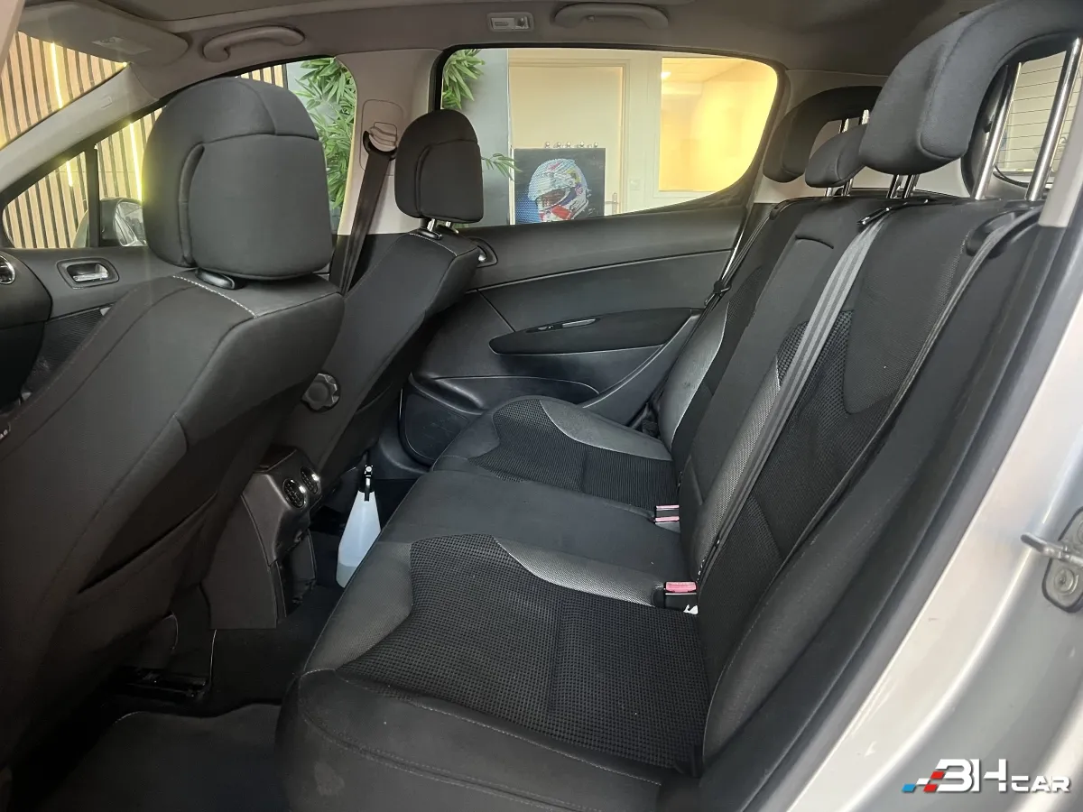Peugeot 308 - photo 14
