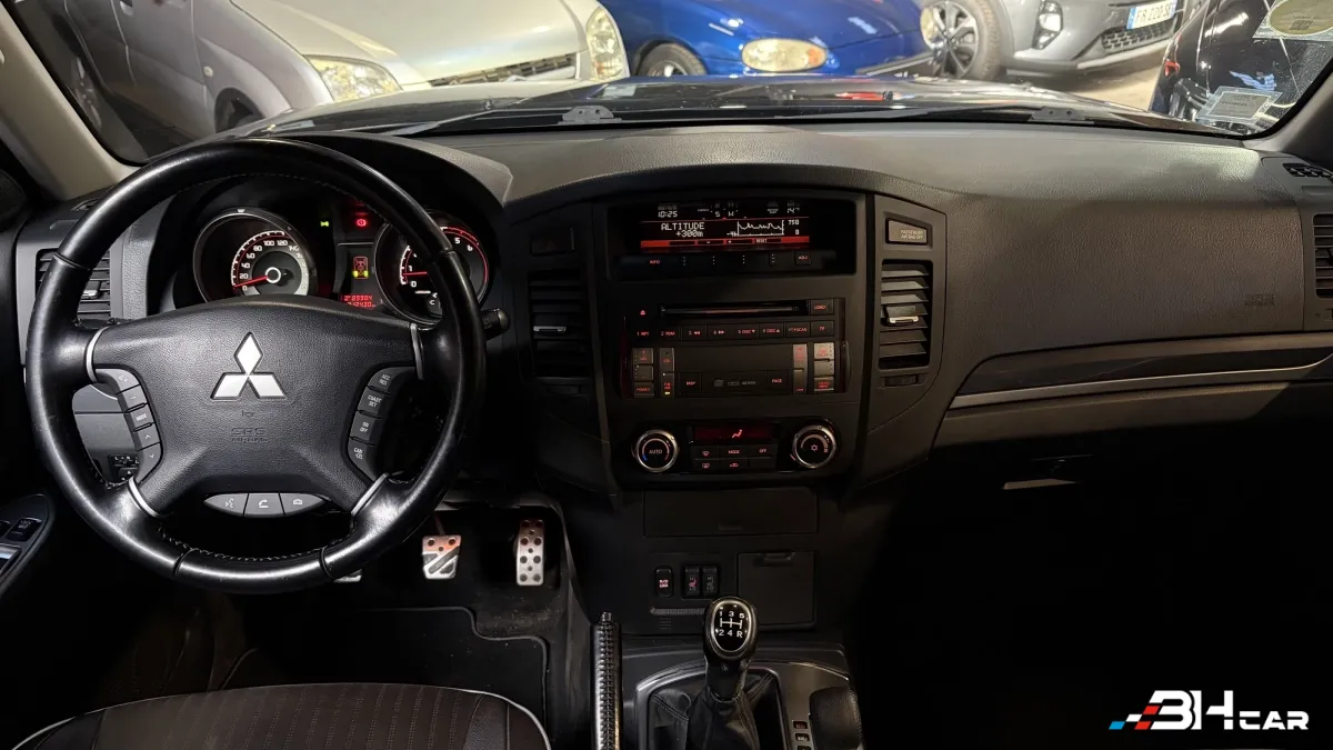 Mitsubishi Pajero - photo 17