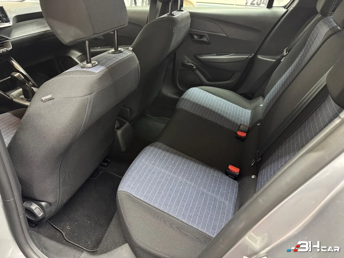 Peugeot 208 - photo 18