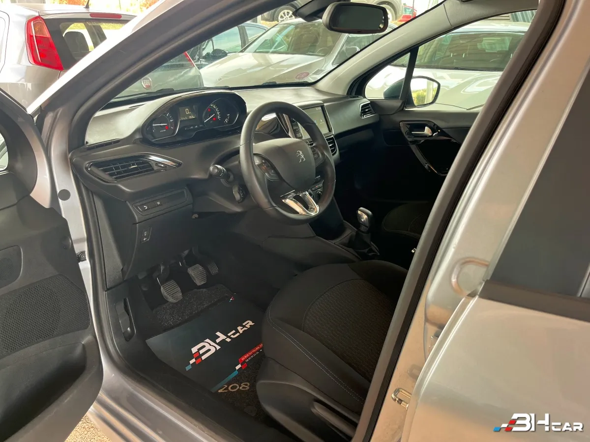 Peugeot 208 - photo 10
