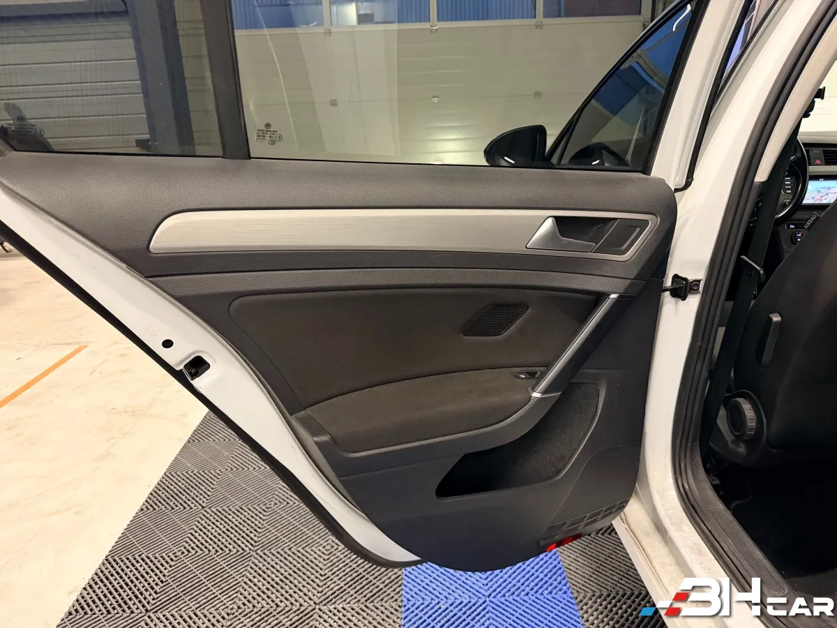 Volkswagen Golf - photo 21