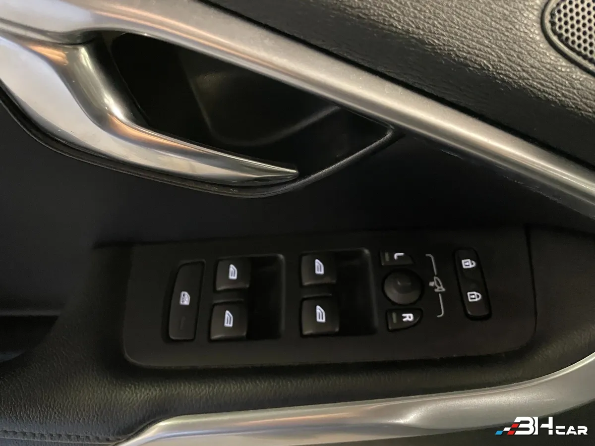Volvo V40 - photo 13