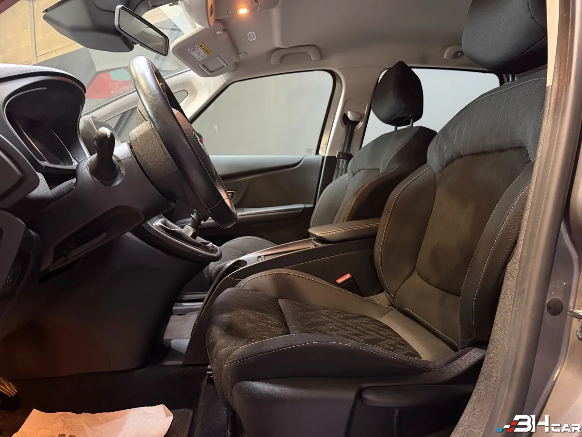Renault Scenic - photo 10