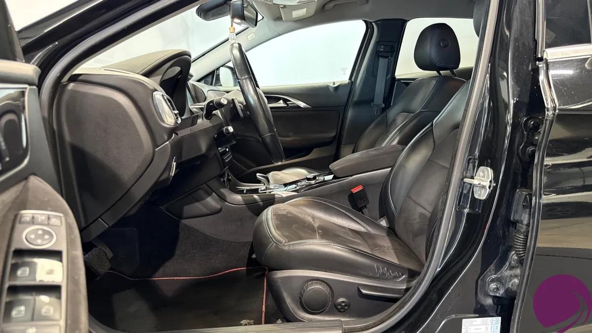 Infiniti Q30