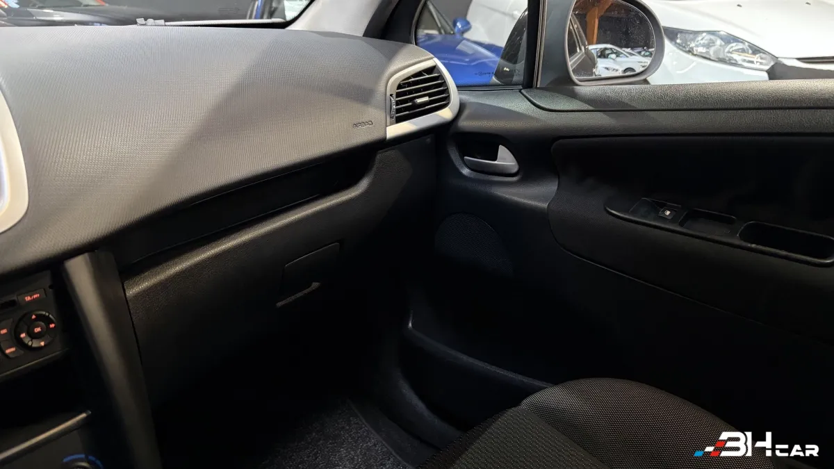 Peugeot 207 - photo 27
