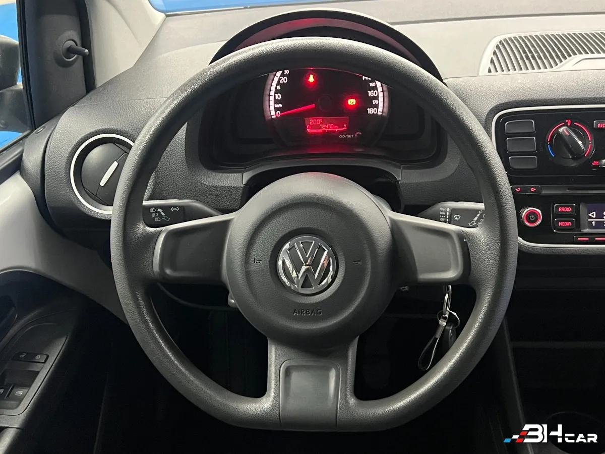 Volkswagen Up - photo 16