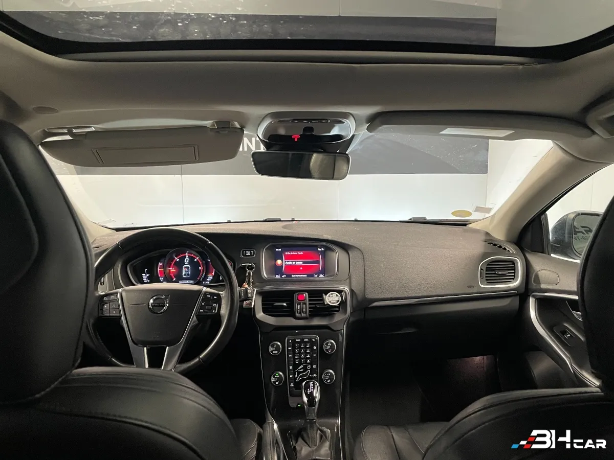 Volvo V40 - photo 10