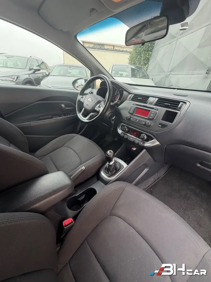 Kia Rio - photo 10