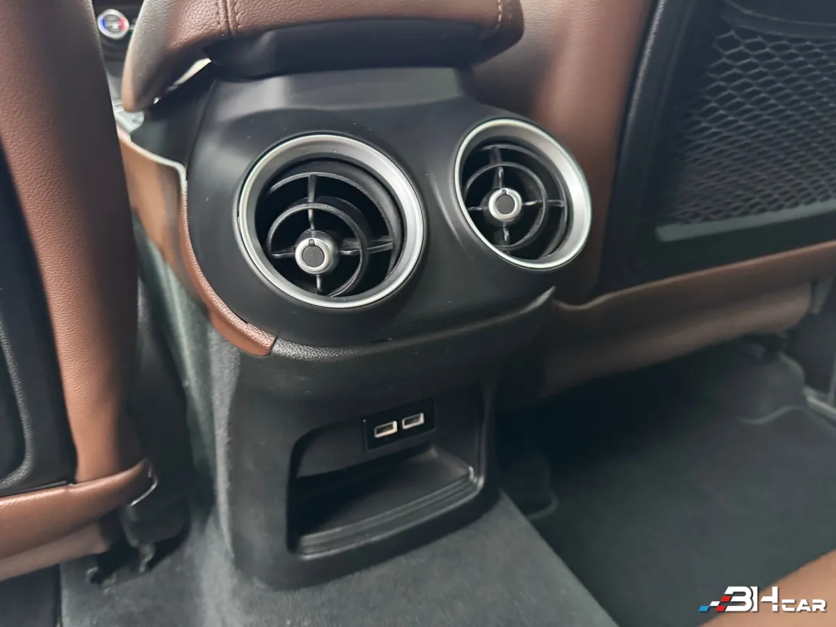 Alfa Romeo Stelvio - photo 16
