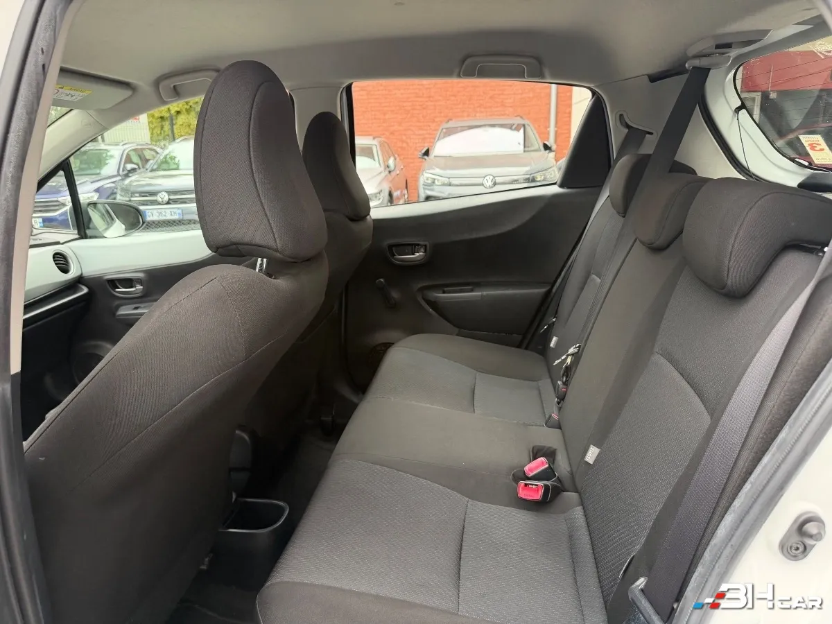 Toyota Yaris - photo 11