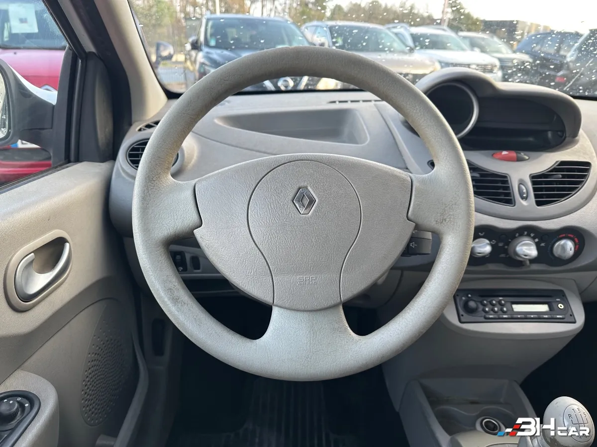 Renault Twingo - photo 12
