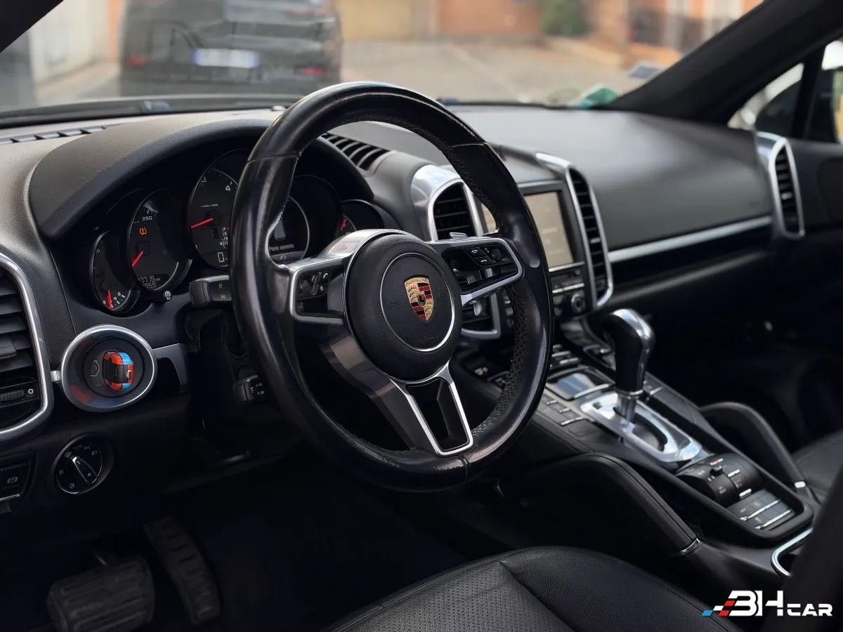 Porsche Cayenne - photo 11