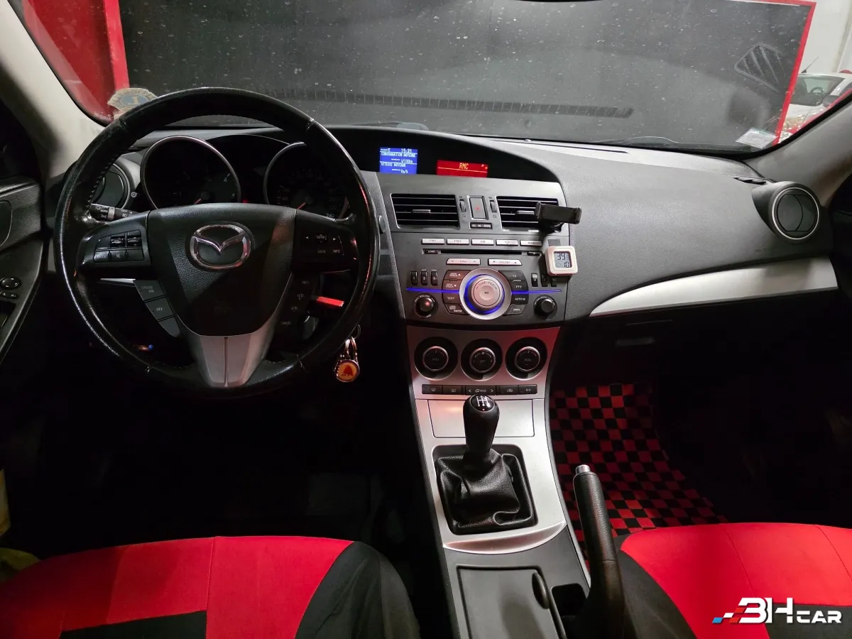 Mazda 3 - photo 11