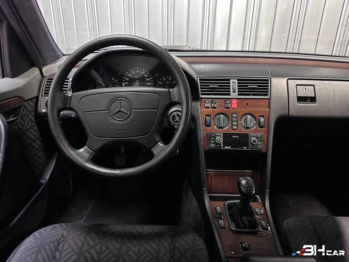 Aperçu indisponible de Mercedes-Benz Classe C