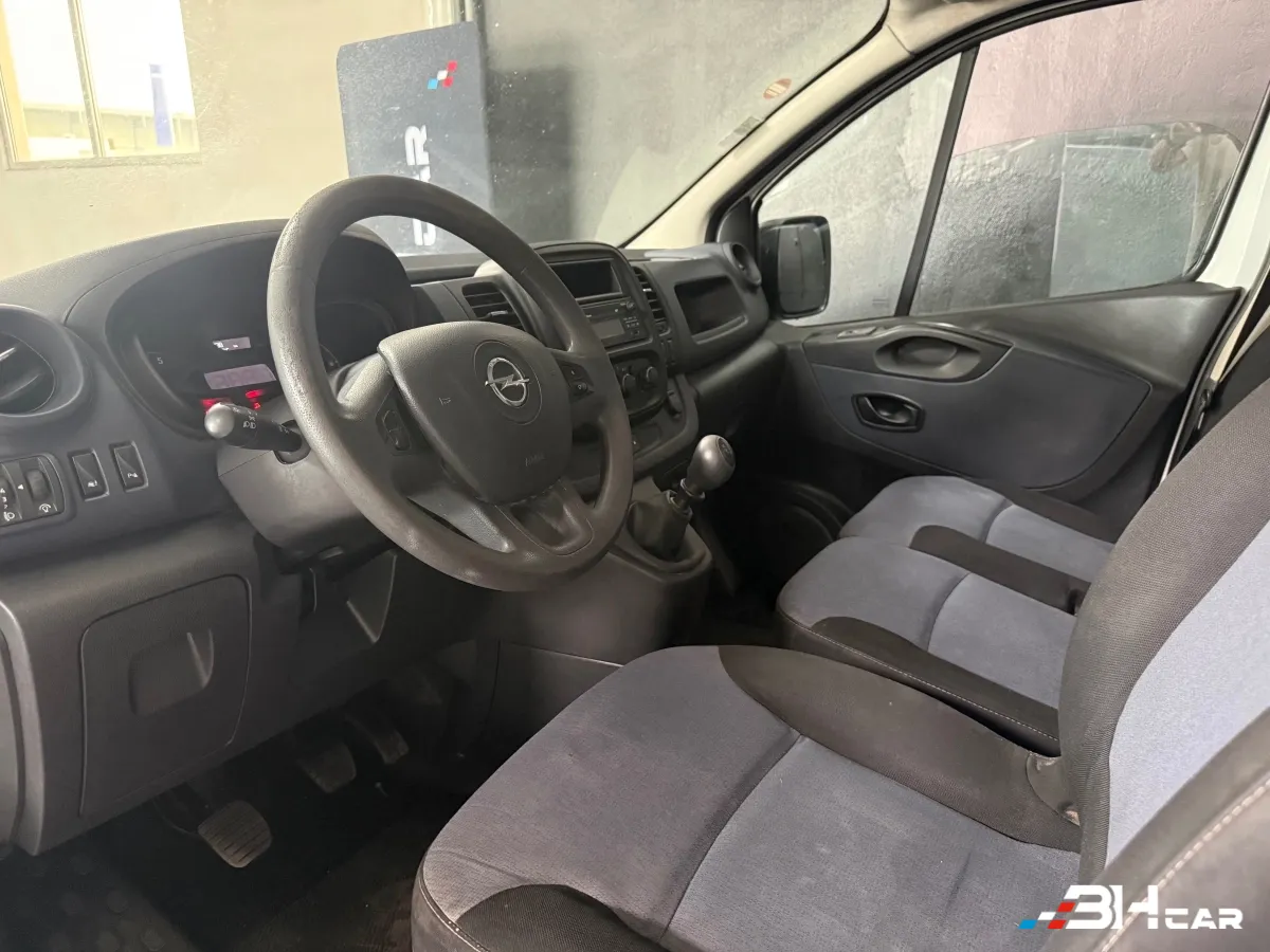 Opel Vivaro Vu - photo 13