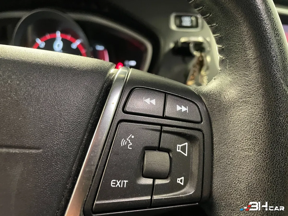 Volvo V40 - photo 17