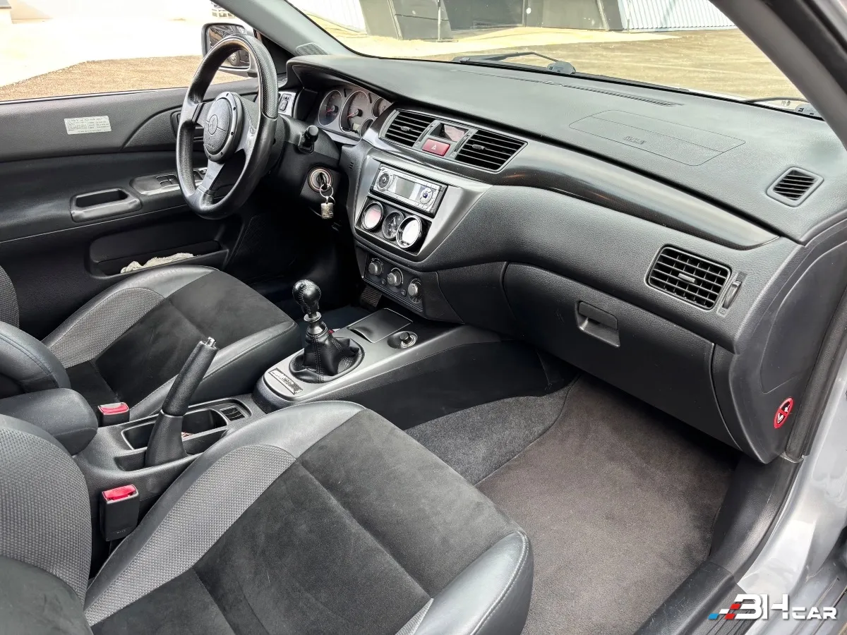 Mitsubishi Lancer - photo 18