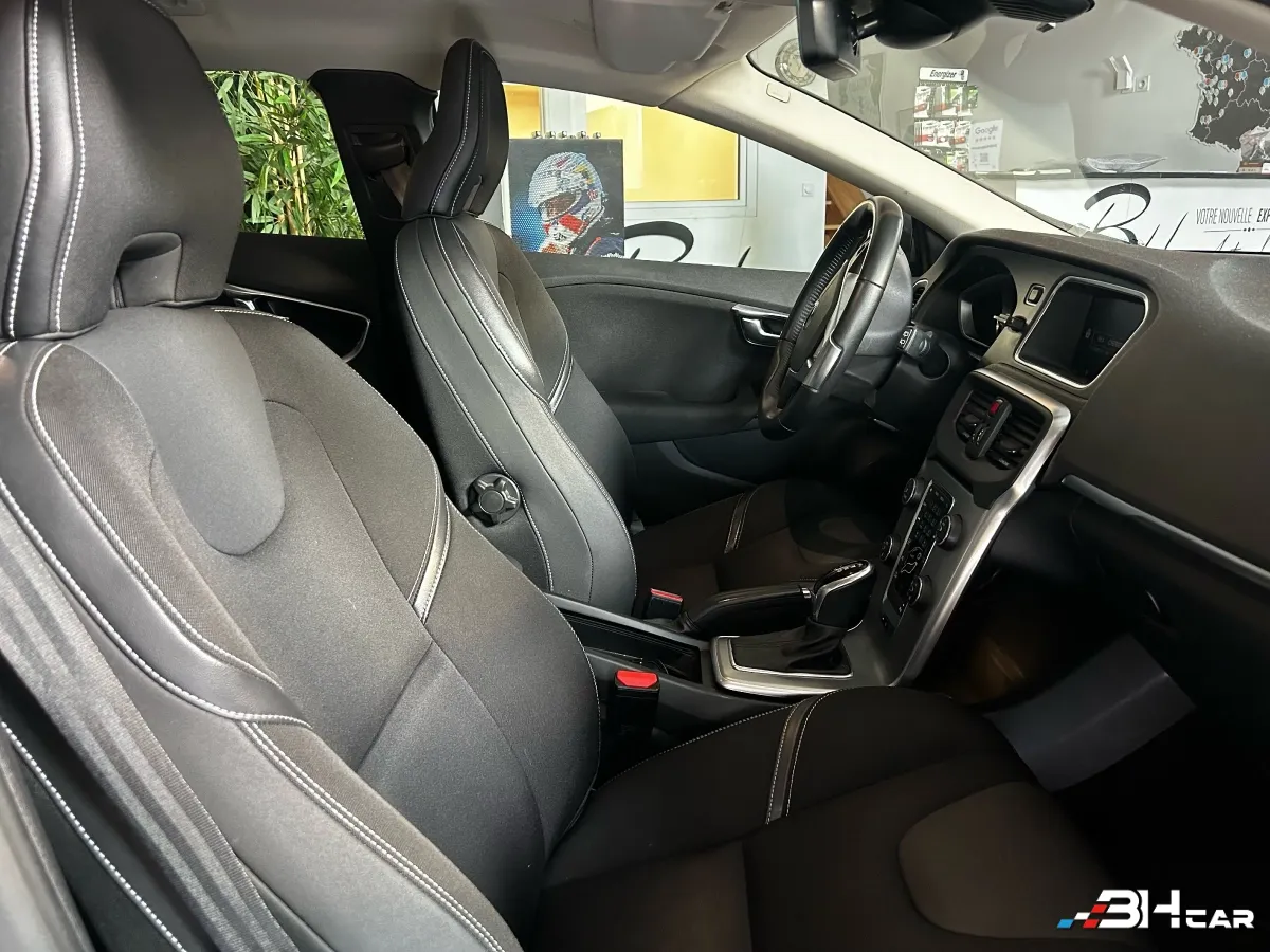 Volvo V40 - photo 14