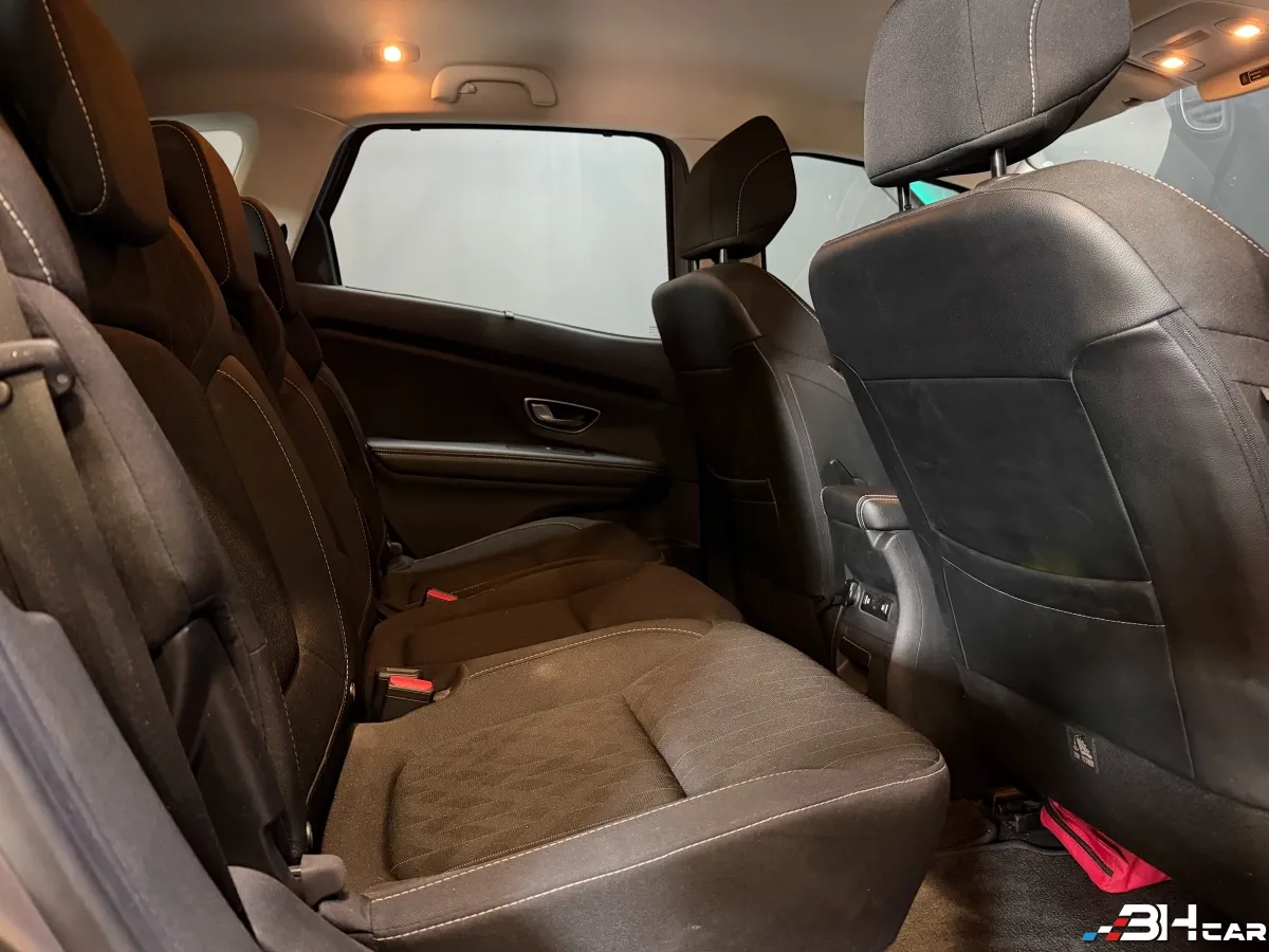 Renault Scenic - photo 13