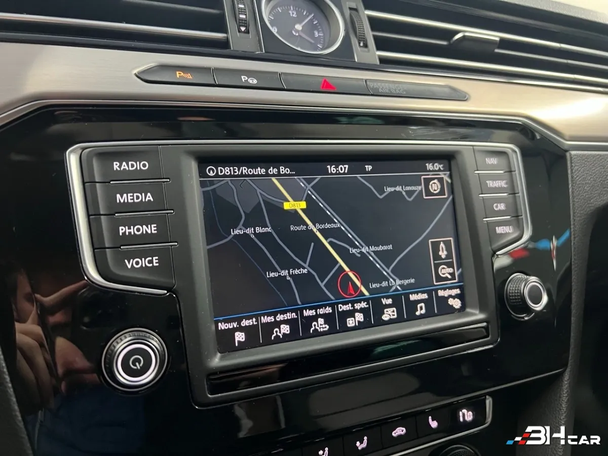 Volkswagen Passat - photo 21