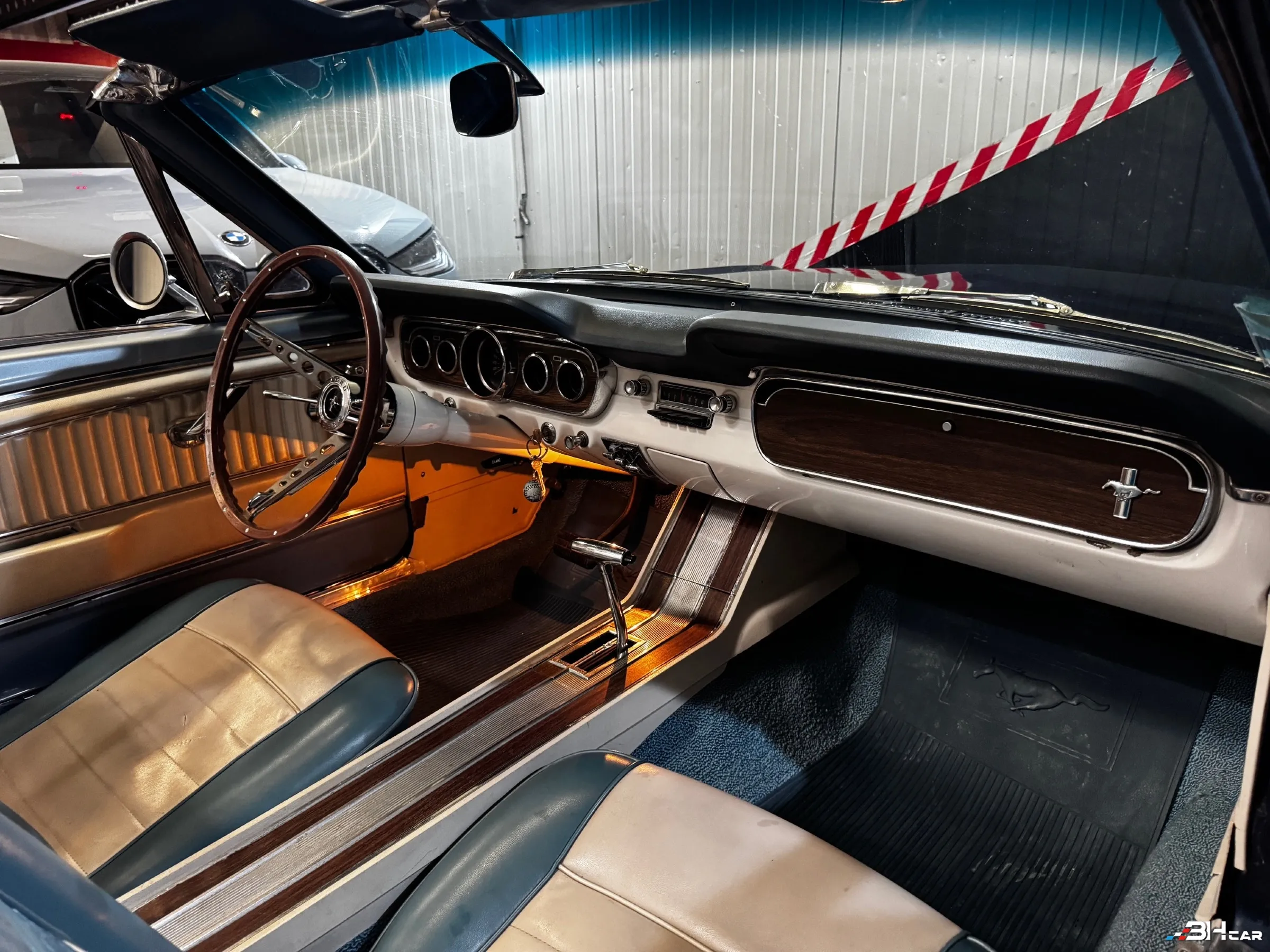 Ford Mustang - photo 9
