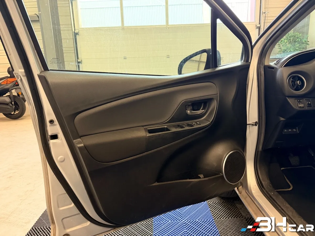 Toyota Yaris - photo 22