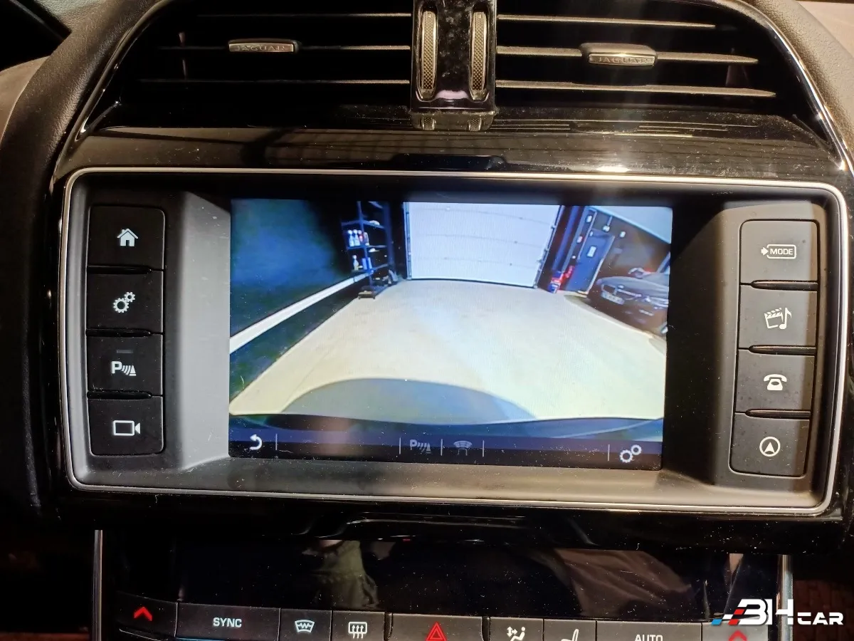 Jaguar Xe - photo 11