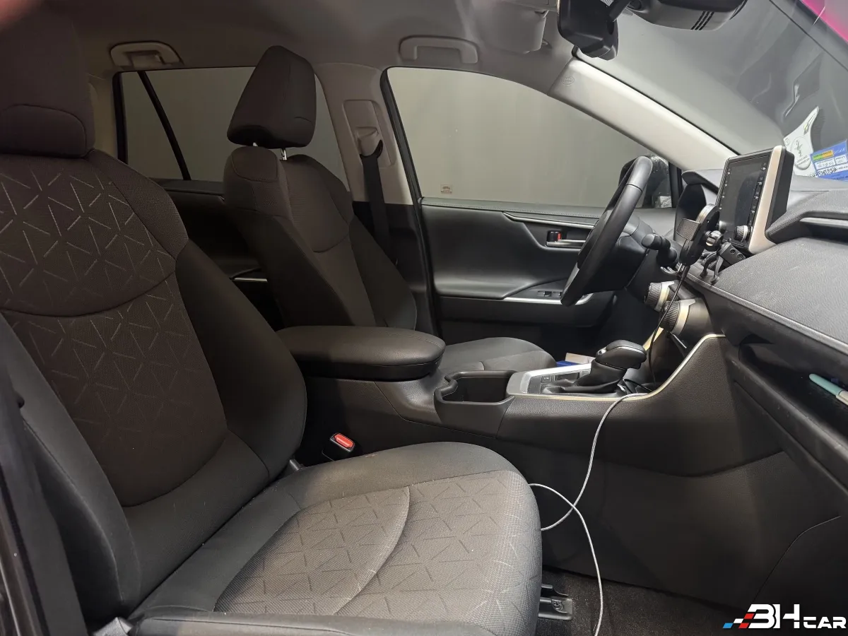Toyota Rav-4 - photo 11