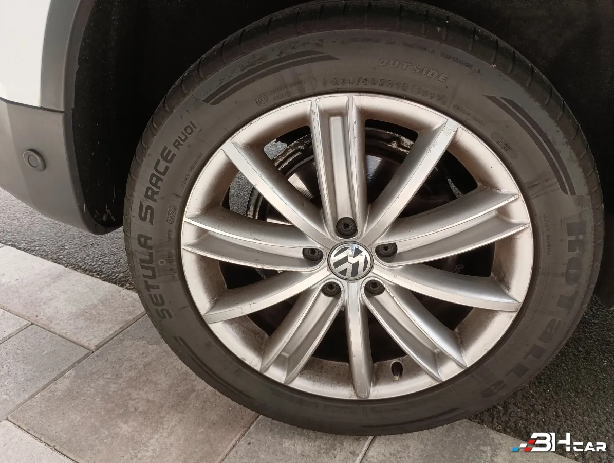 Volkswagen Tiguan - photo 12