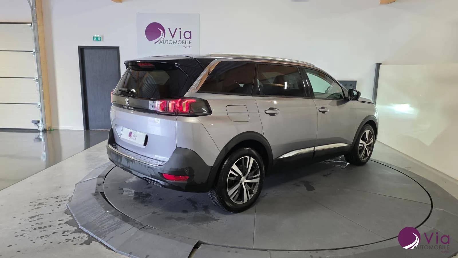 Peugeot 5008