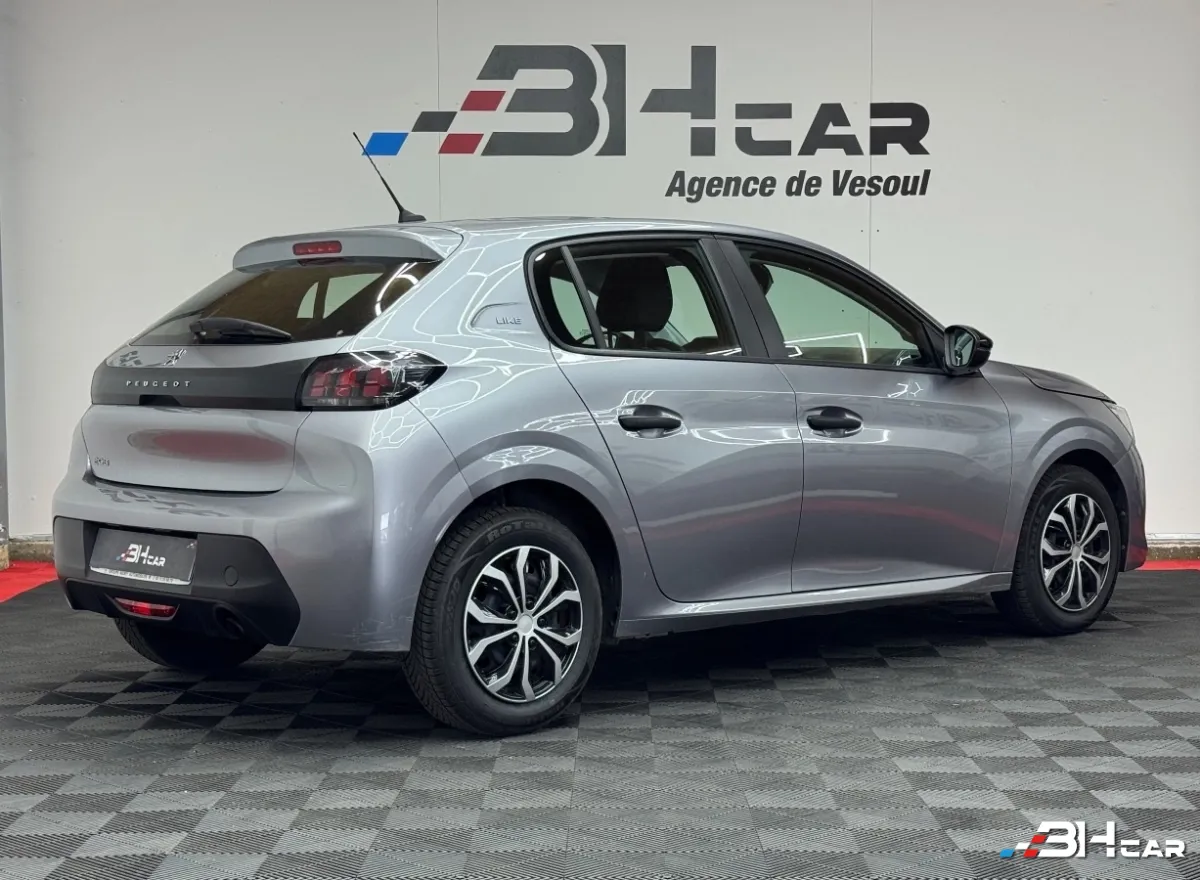 Peugeot 208 - photo 2
