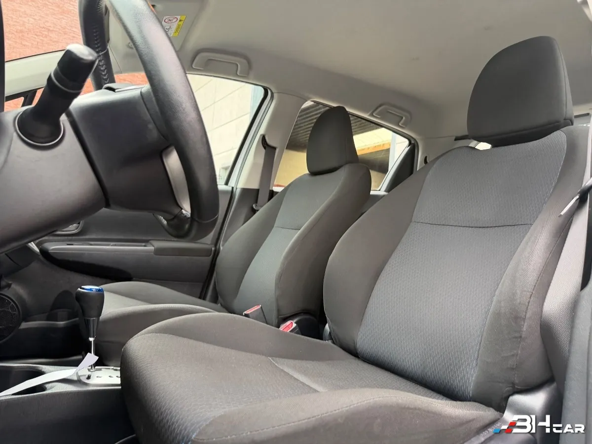 Toyota Yaris - photo 8