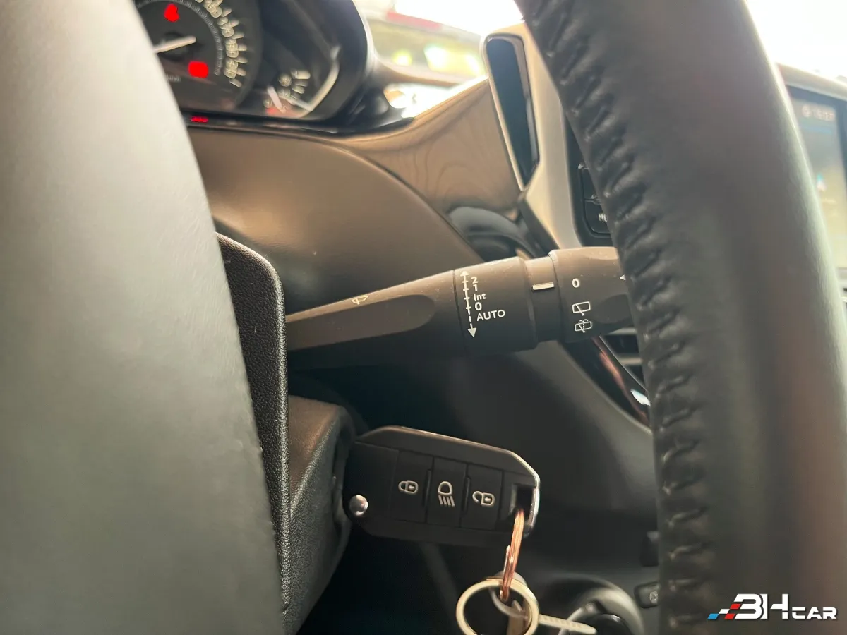 Peugeot 208 - photo 23