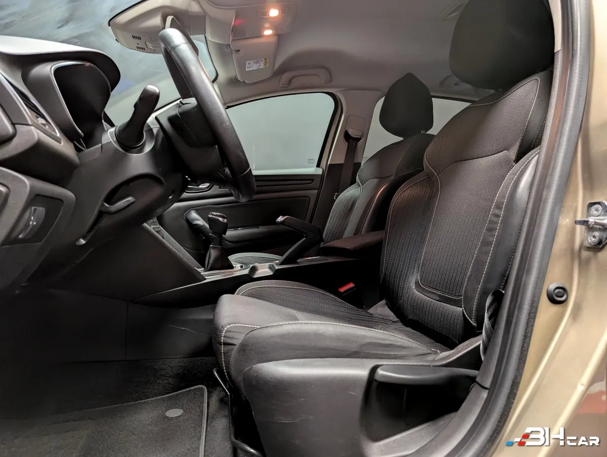 Renault Megane - photo 8