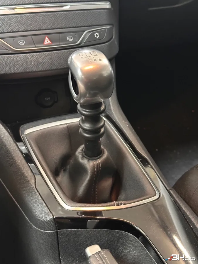 Peugeot 308 - photo 12