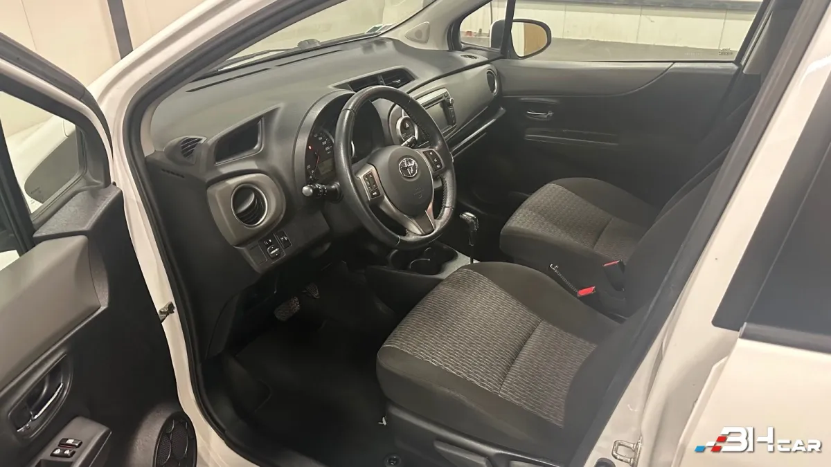 Toyota Yaris - photo 10