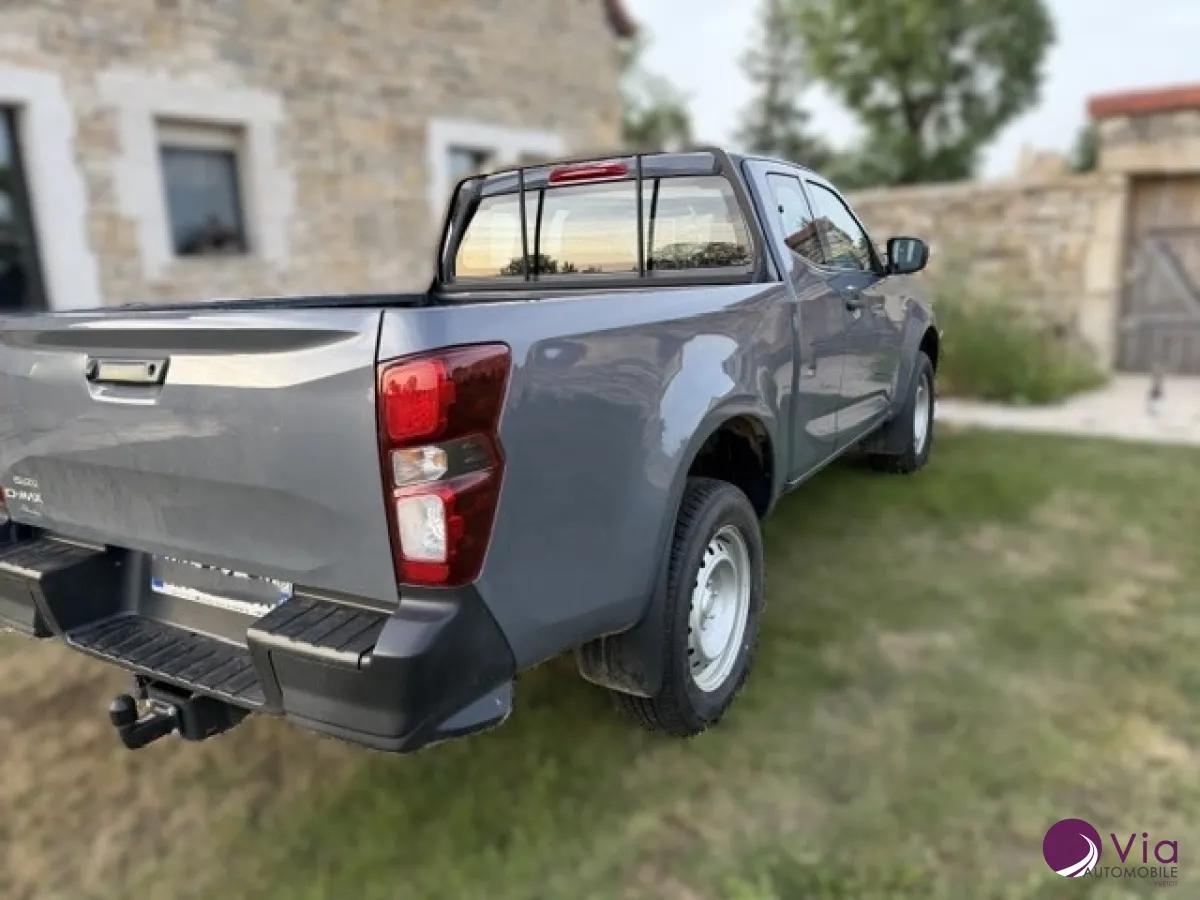 Isuzu D-max