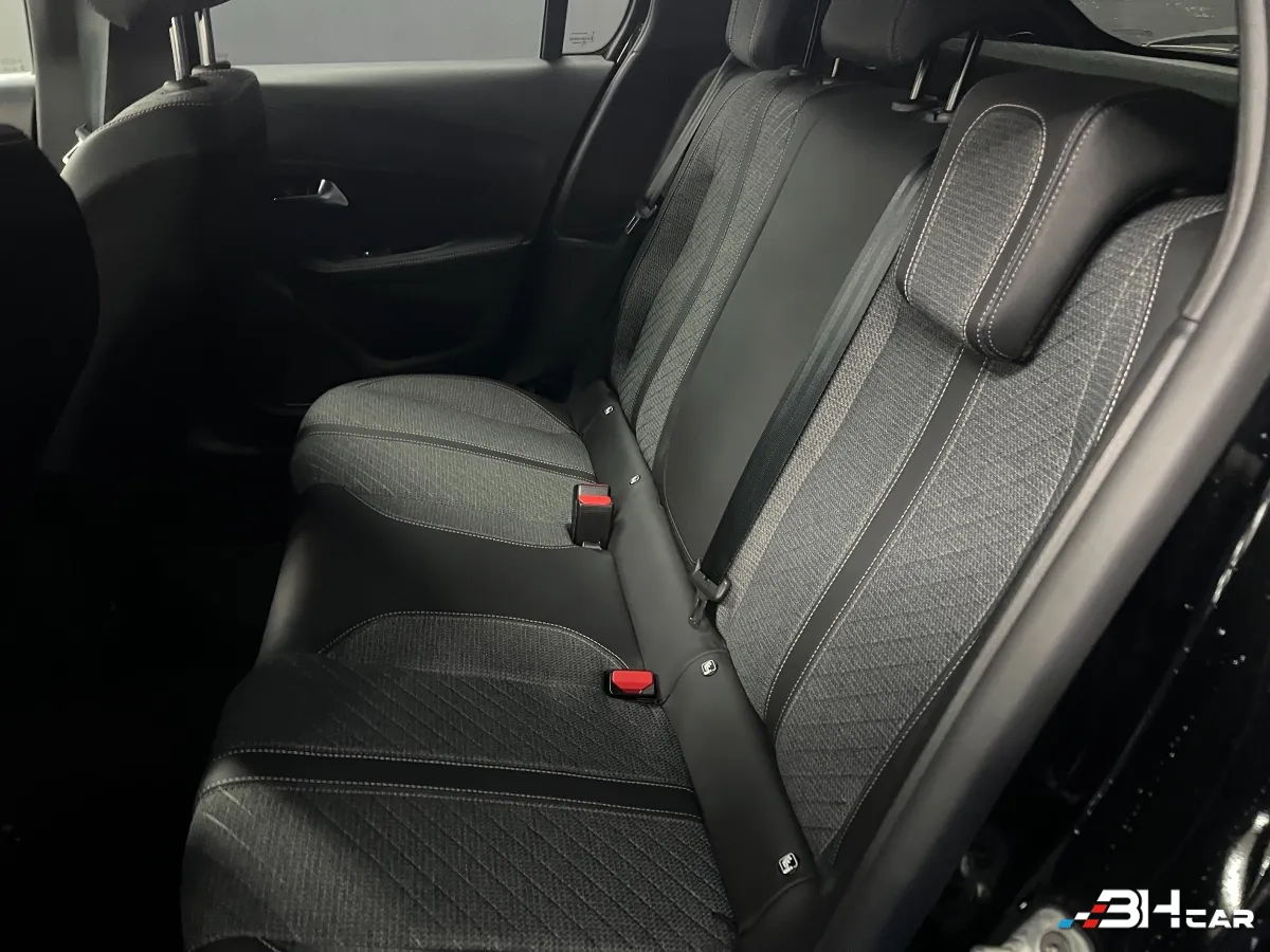 Peugeot 208 - photo 12