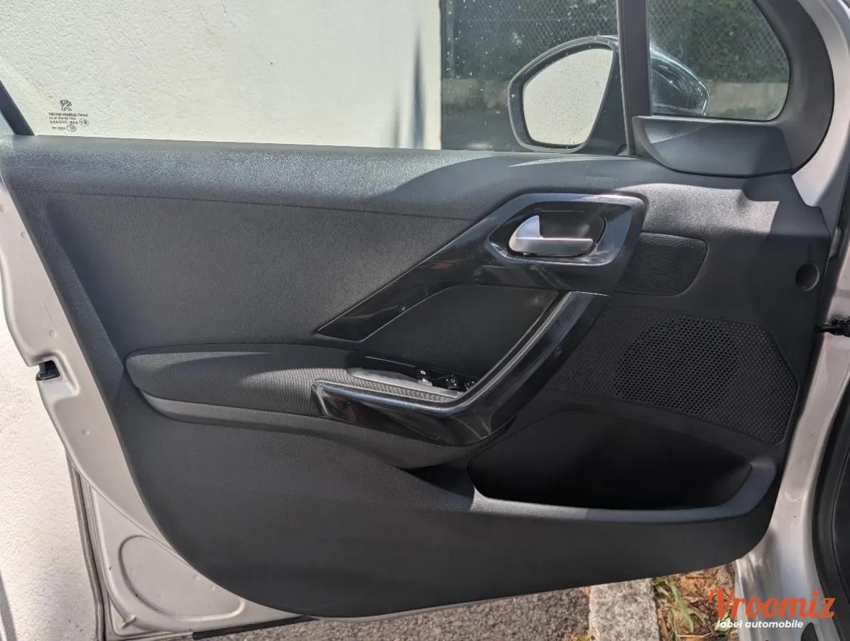 Peugeot 208 GENERATION-I 1.6 BLUEHDI 75 STYLE
