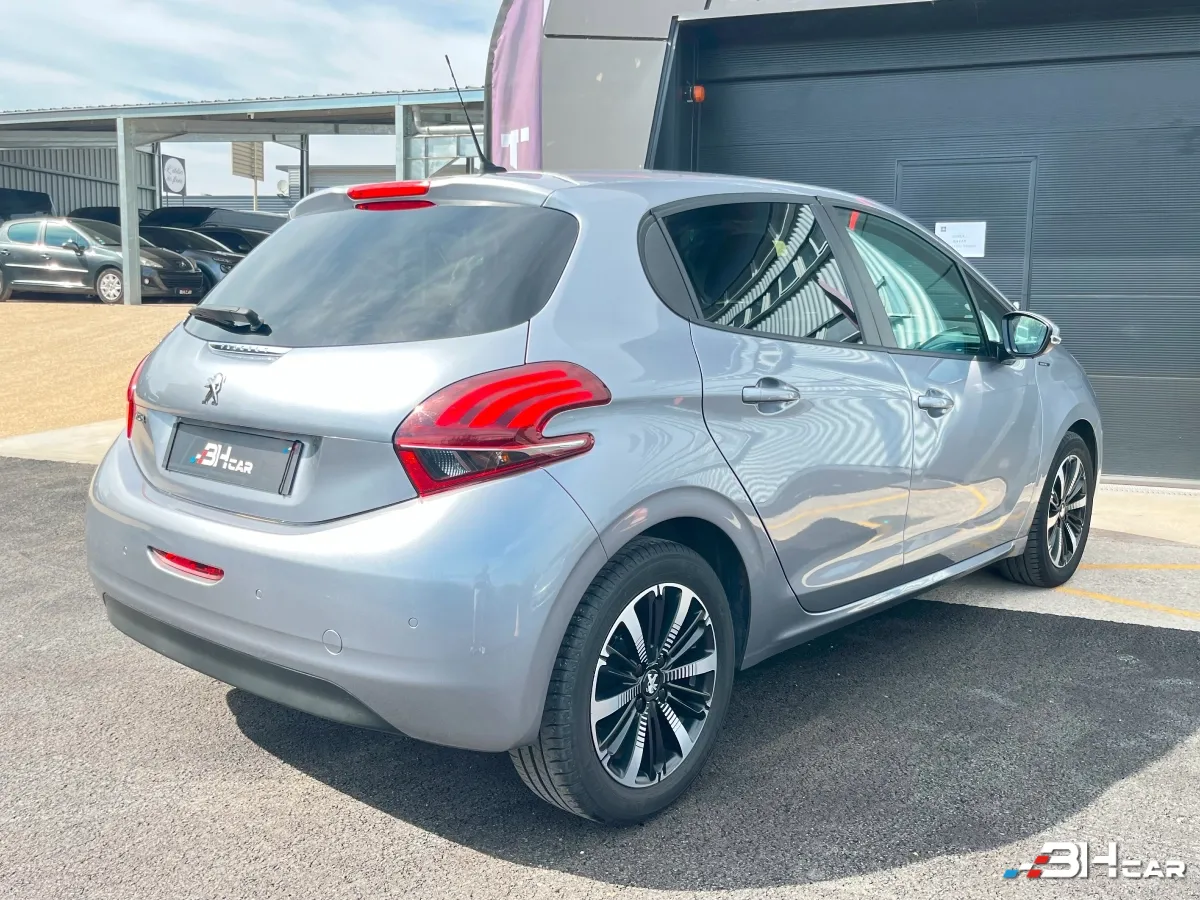 Peugeot 208 - photo 8