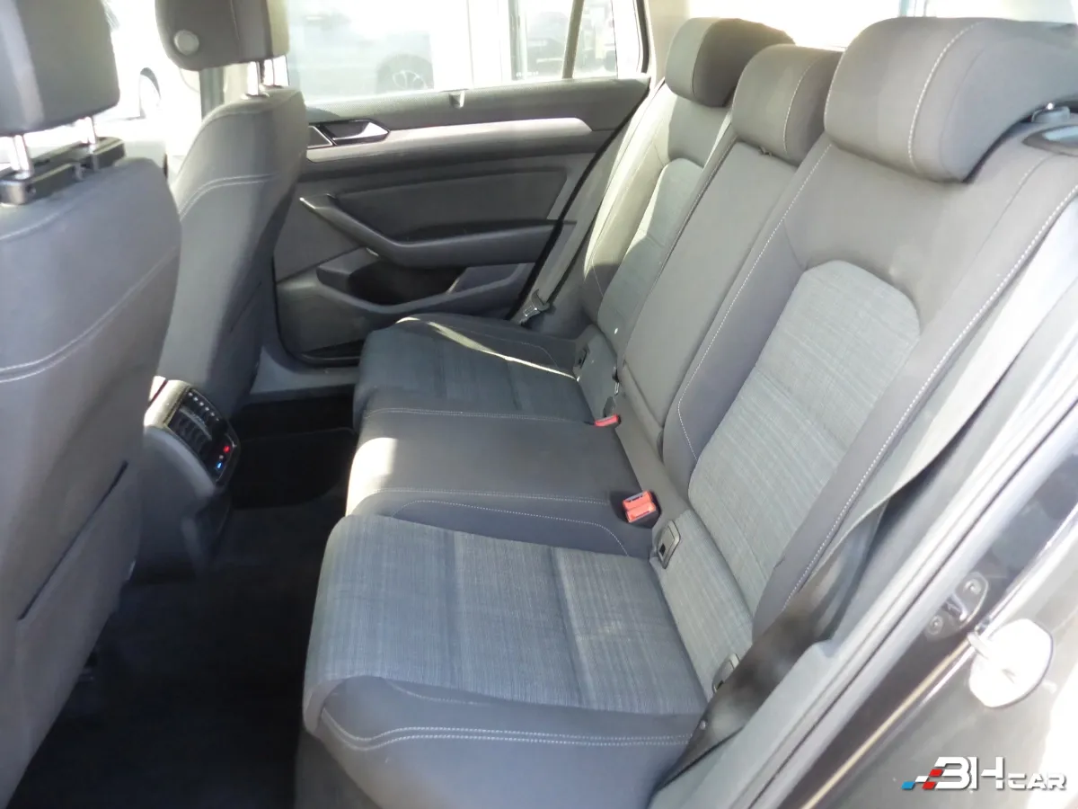 Volkswagen Passat - photo 13