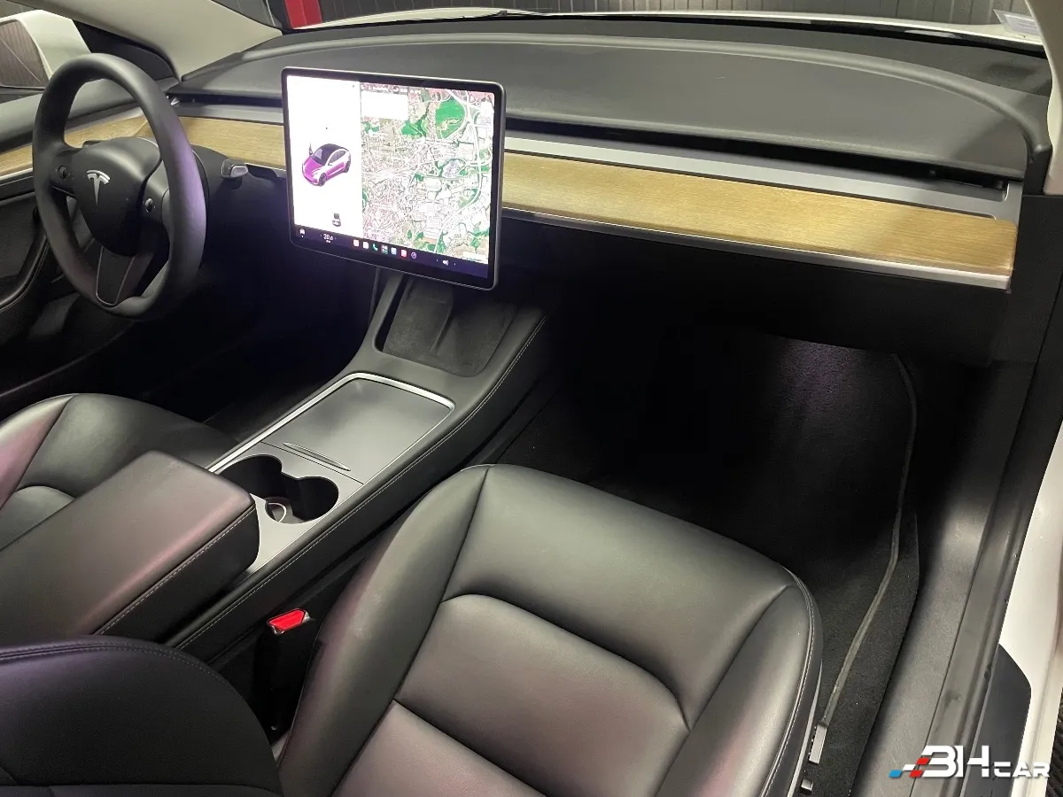 Tesla Model-3 - photo 12