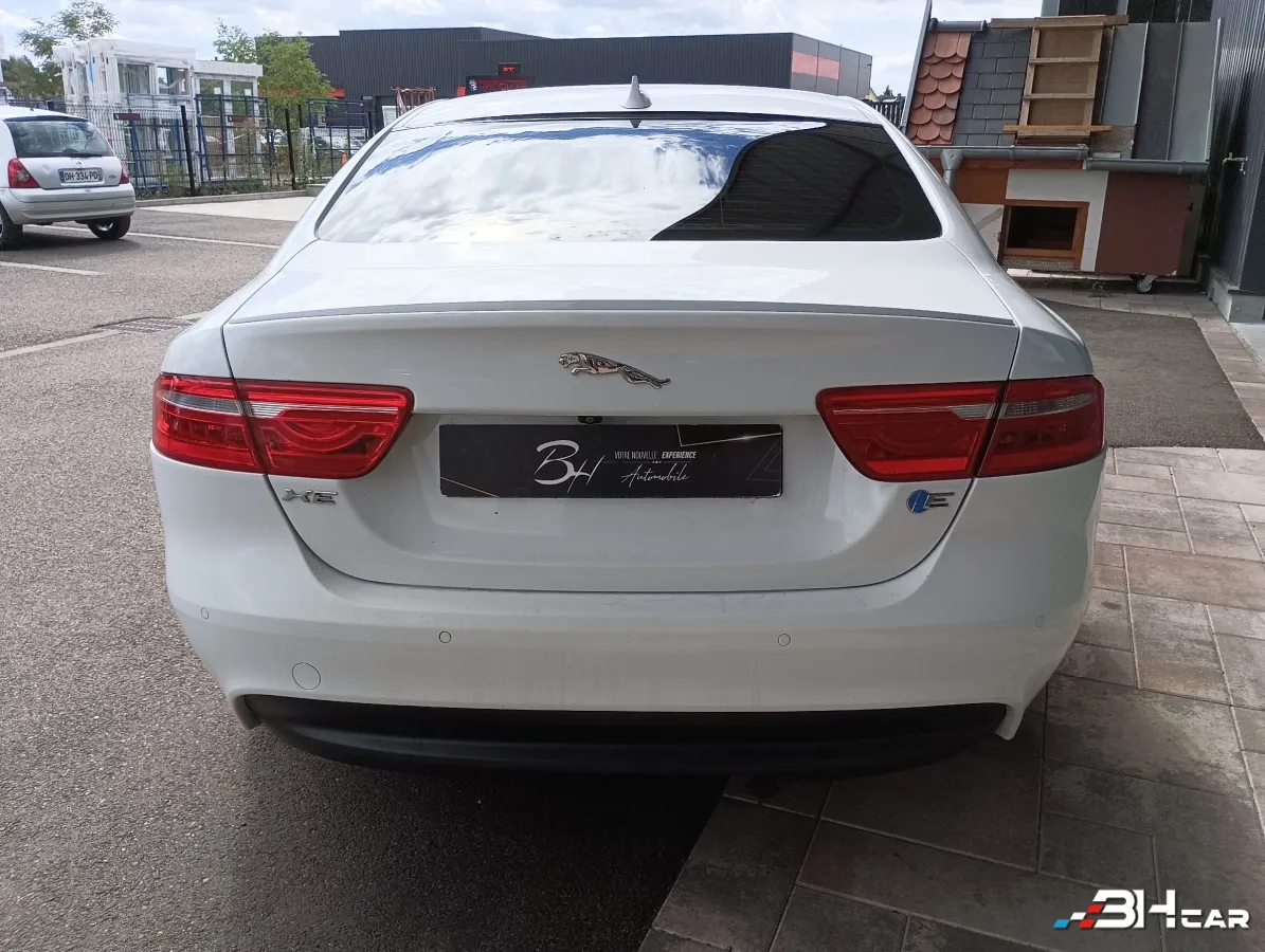 Jaguar Xe - photo 4