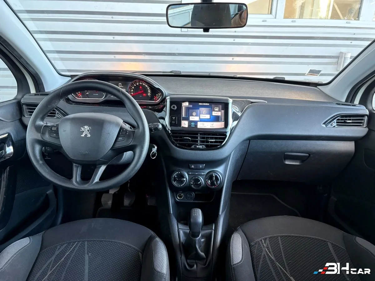 Peugeot 208 - photo 12
