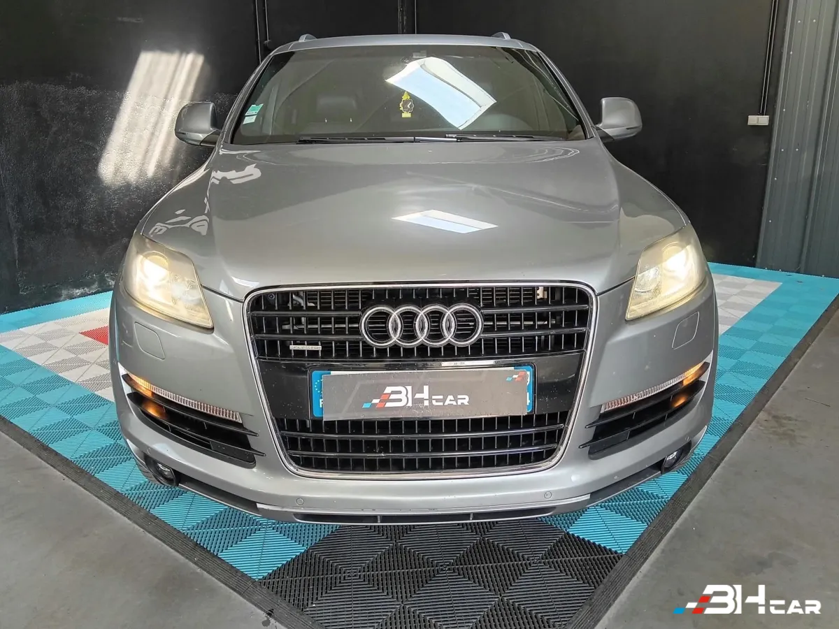 Audi Q7 - photo 12