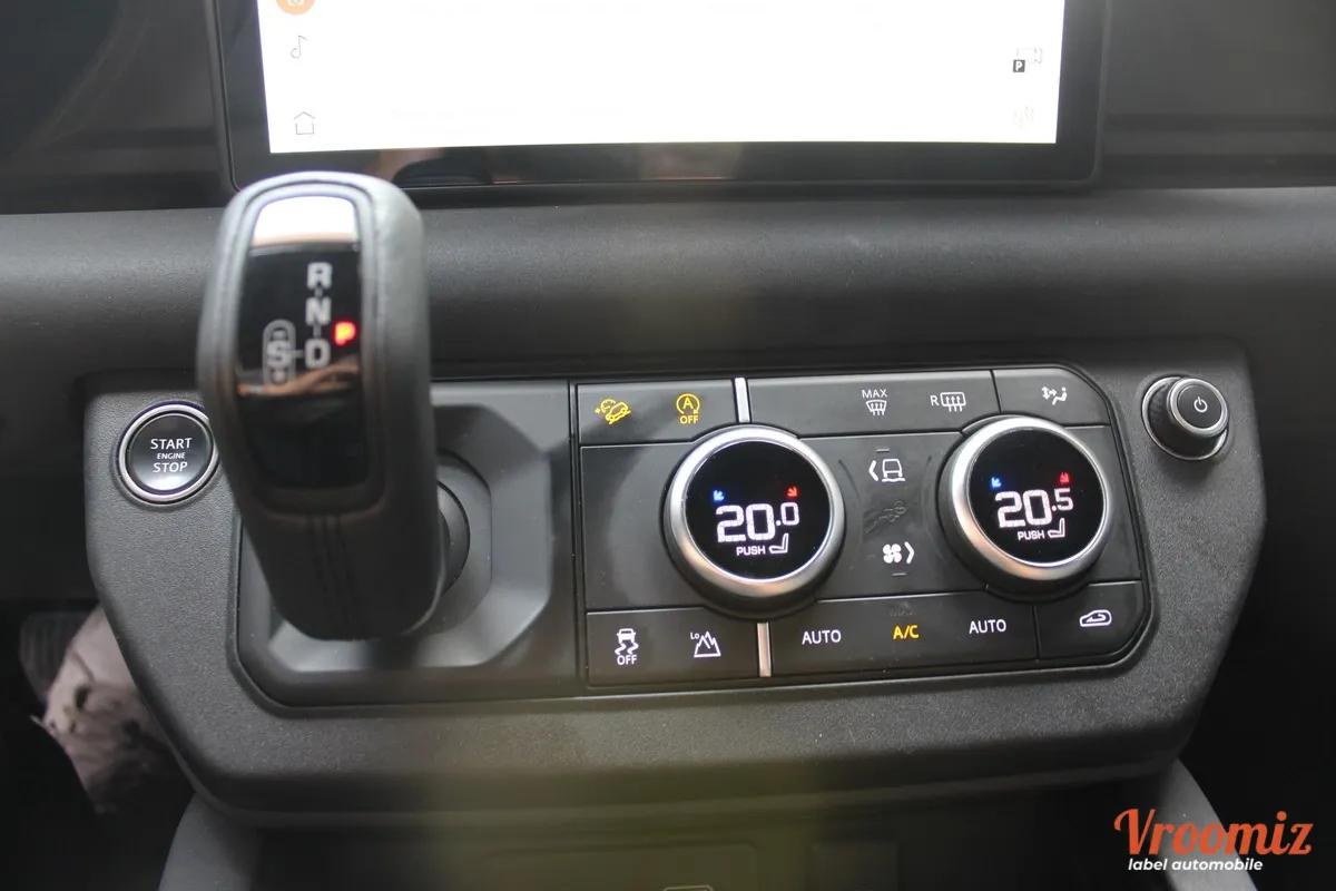 Land Rover Defender 