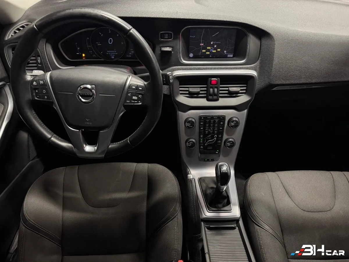 Volvo V40 - photo 7