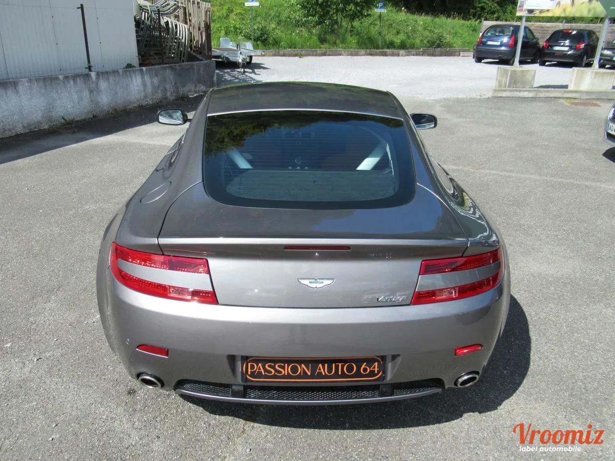 Aston Martin V8 Vantage 