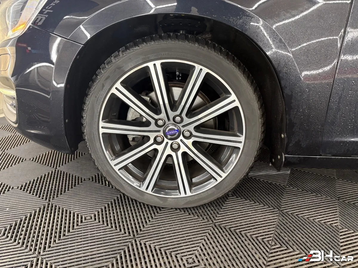 Volvo S60 - photo 17